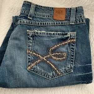 BKE Buckle women’s Capri jeans.